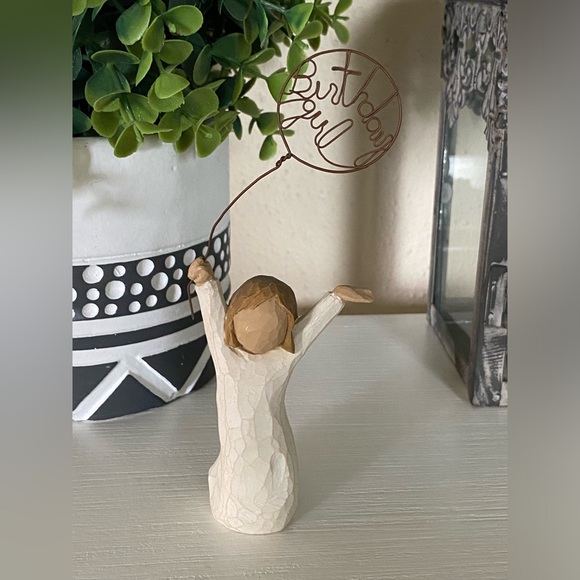 Willow Tree Birthday Girl Figurine Sculpture Susan Lordi Demdaco 2005 - Picture 1 of 5